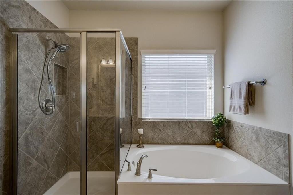 3329 Tamarack Ln - Photo 7 of 15