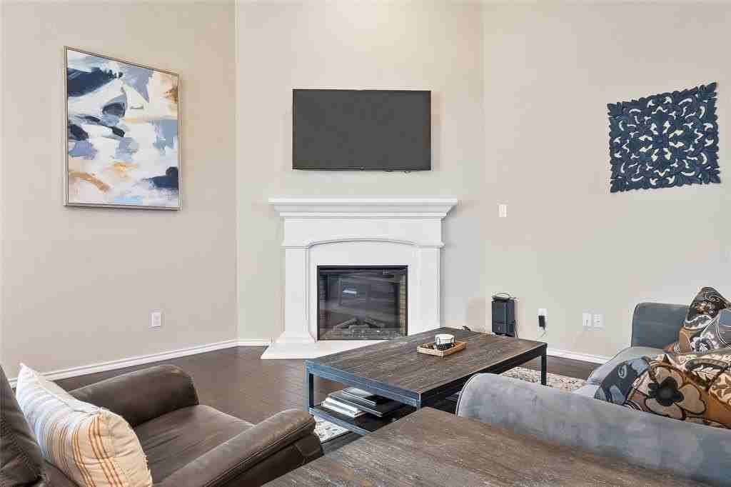3233 Tamarack Ln - Photo 5 of 35