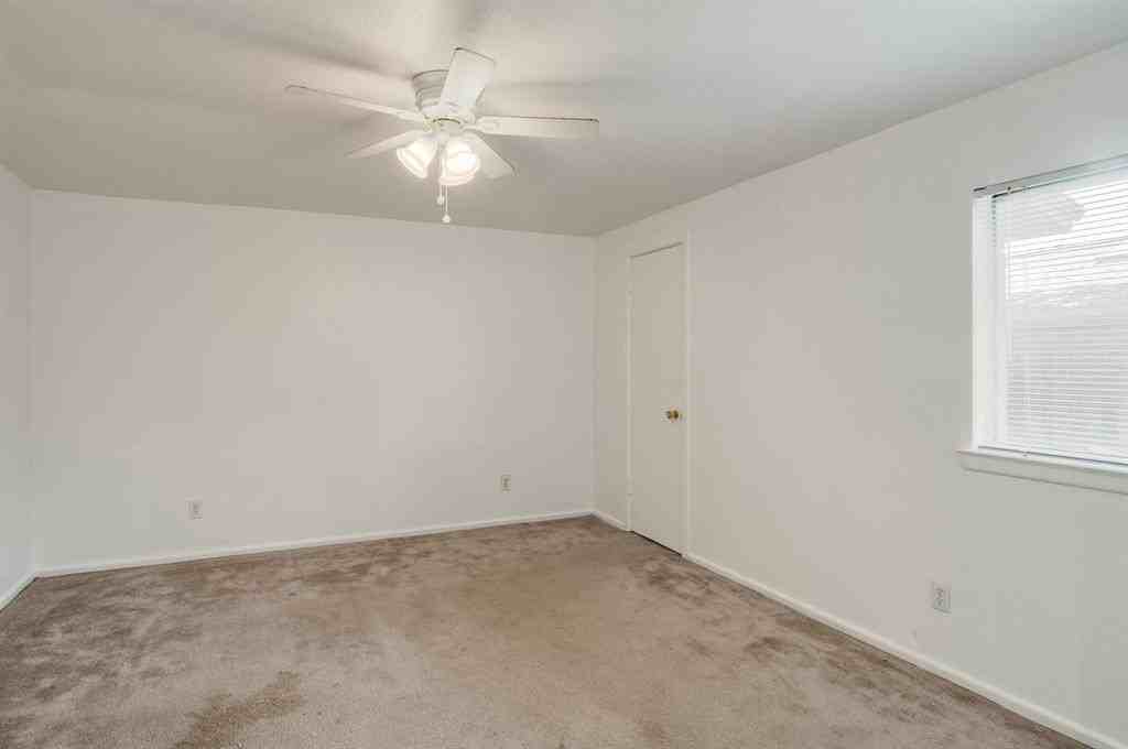 9023 Pinewood Dr - Photo 6 of 26