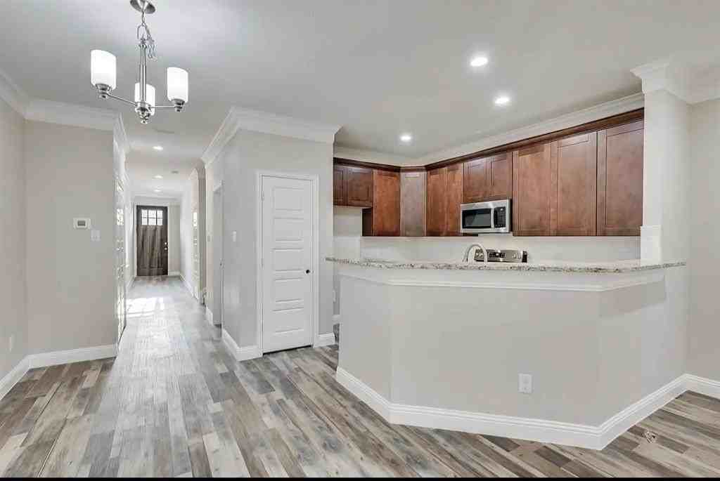 1707 Ash Crescent St - Photo 2 of 19