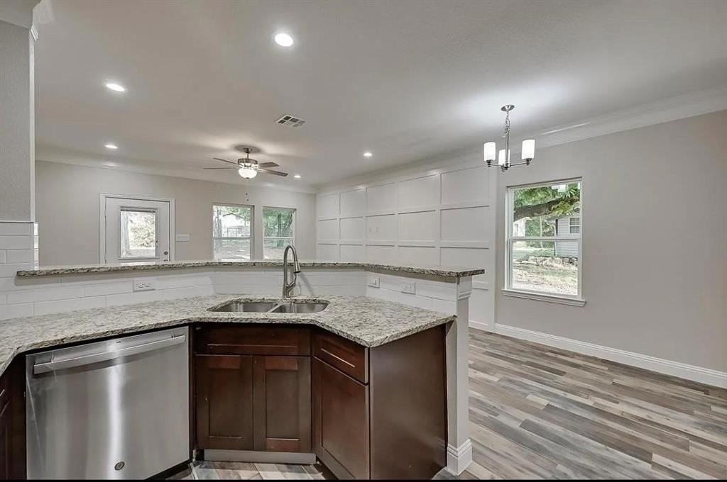 1707 Ash Crescent St - Photo 3 of 19