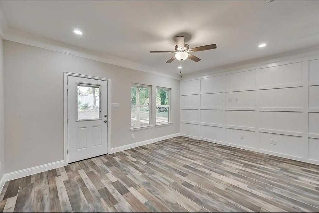 1707 Ash Crescent St - Photo 7 of 19