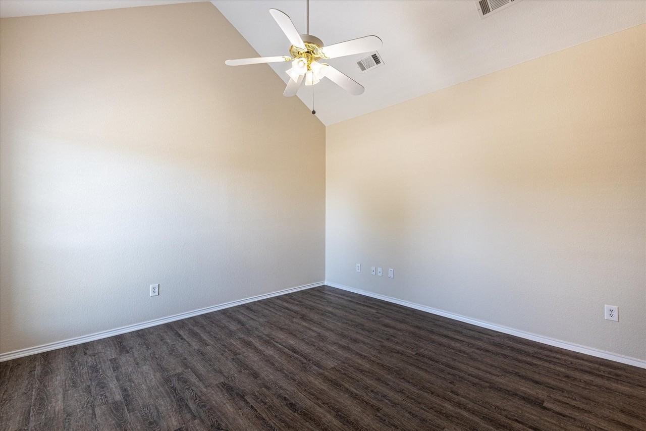 101 Collett Ct #101 - Photo 5 of 33