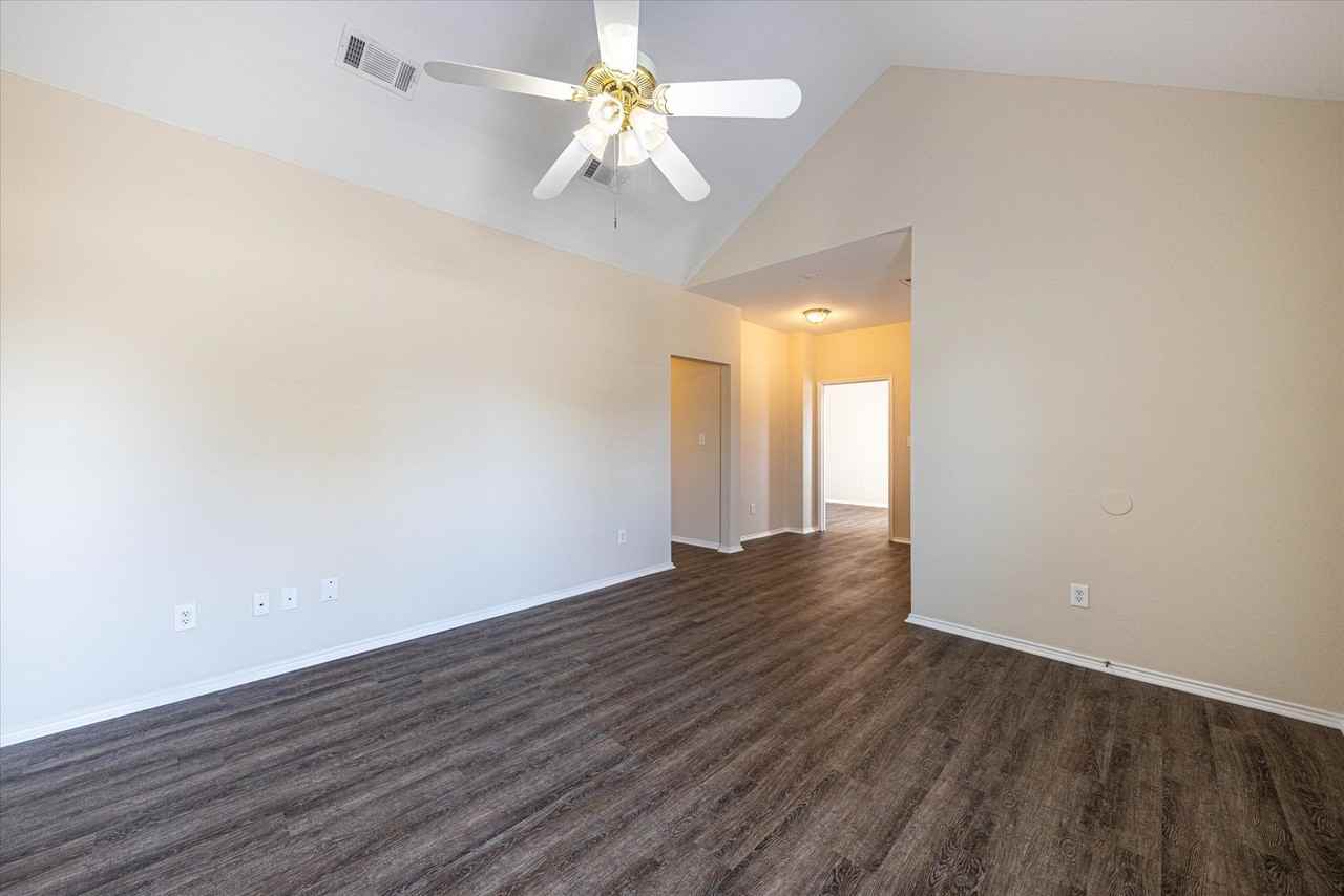 101 Collett Ct #101 - Photo 6 of 33
