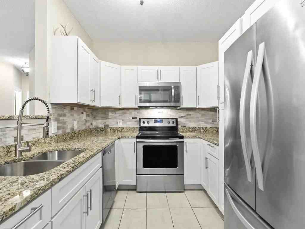 47 Bradford Commons Ln #1 - Photo 3 of 14