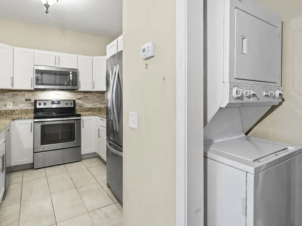 47 Bradford Commons Ln #1 - Photo 4 of 14