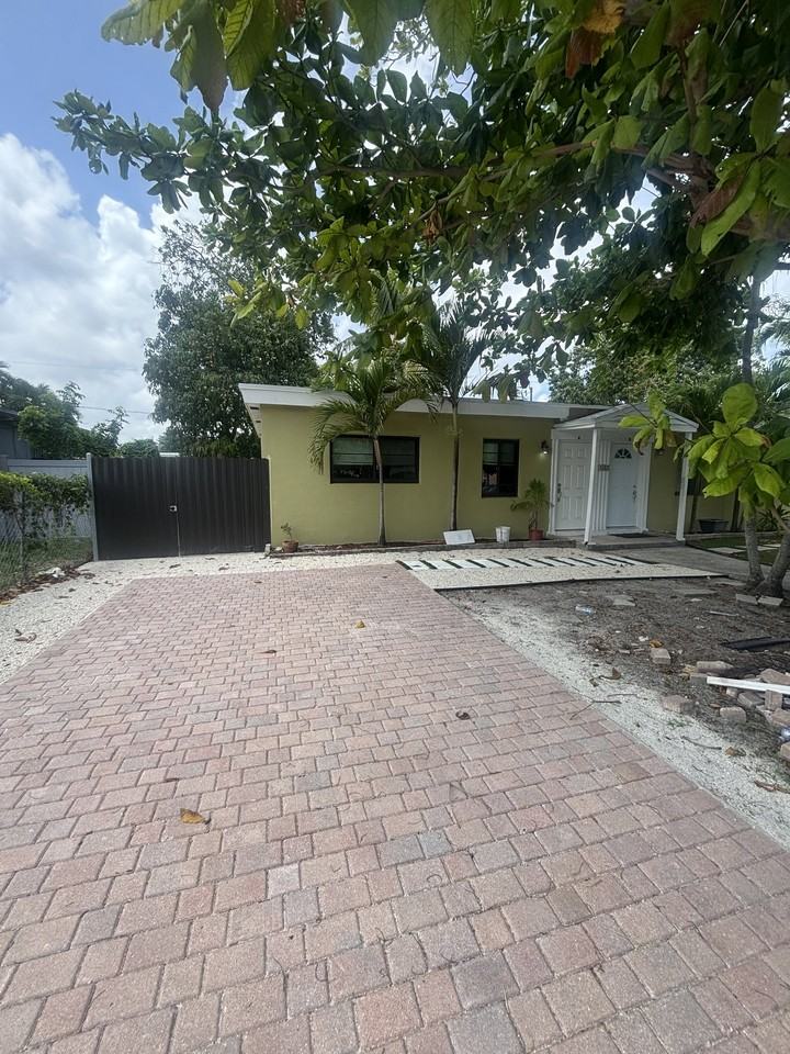 1167 Nw 112th St - Photo 3 of 8