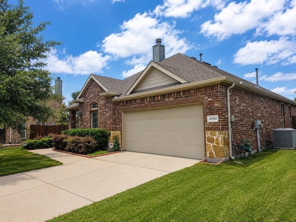 10200 Bennet Dr - Photo 2 of 30