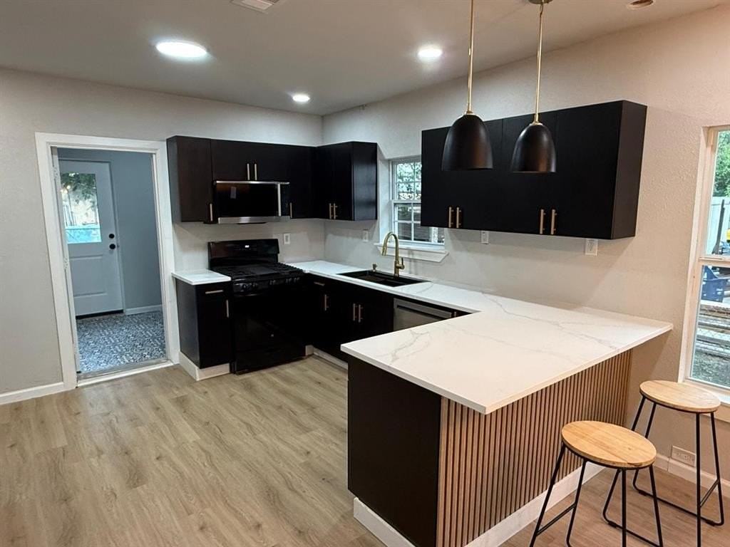 758 Bethpage Ave - Photo 3 of 20