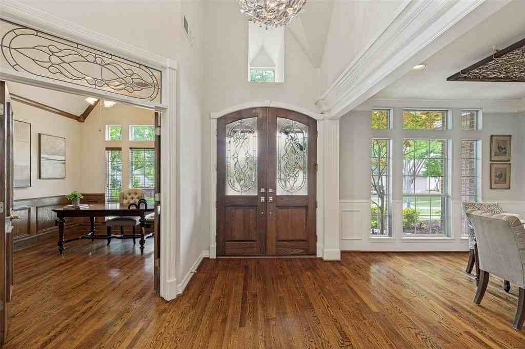 804 Waterbury Ct - Photo 3 of 40