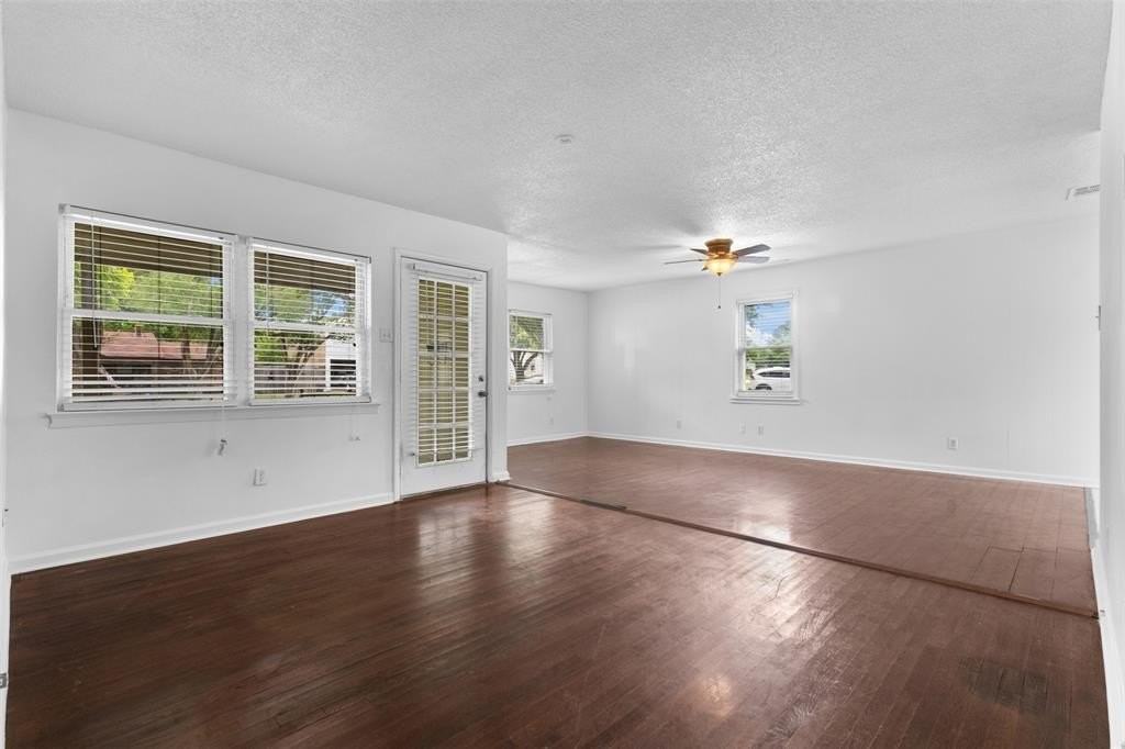 323 Hillcrest Ave - Photo 3 of 18