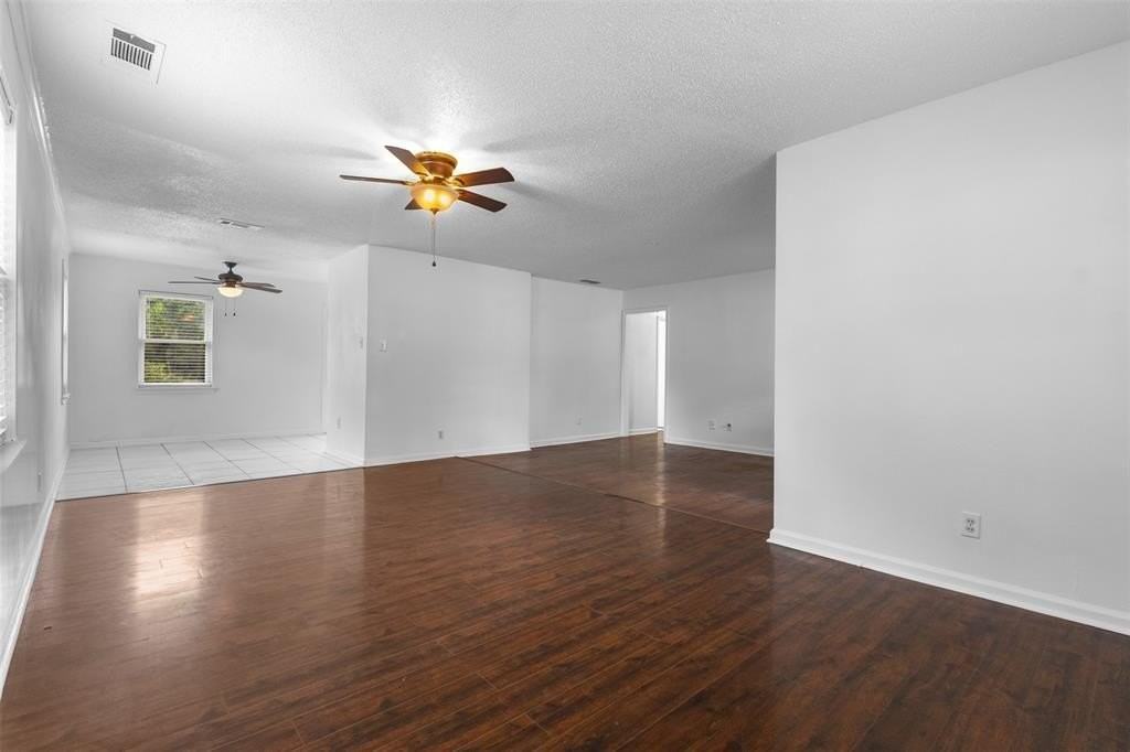 323 Hillcrest Ave - Photo 4 of 18