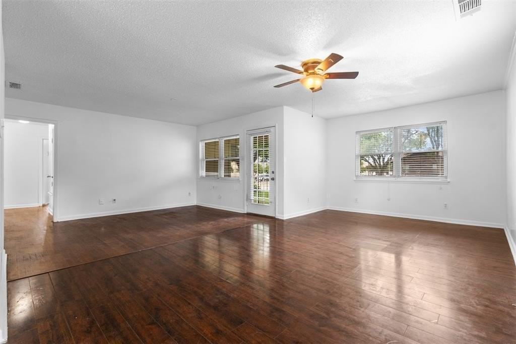 323 Hillcrest Ave - Photo 5 of 18