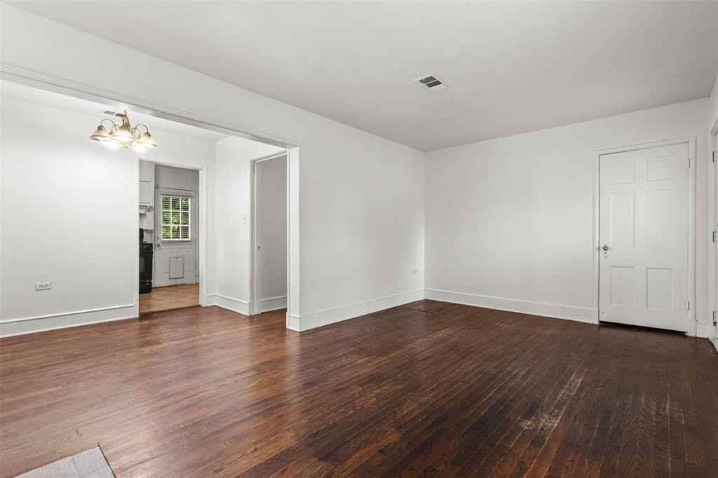 301 Maple St - Photo 4 of 18