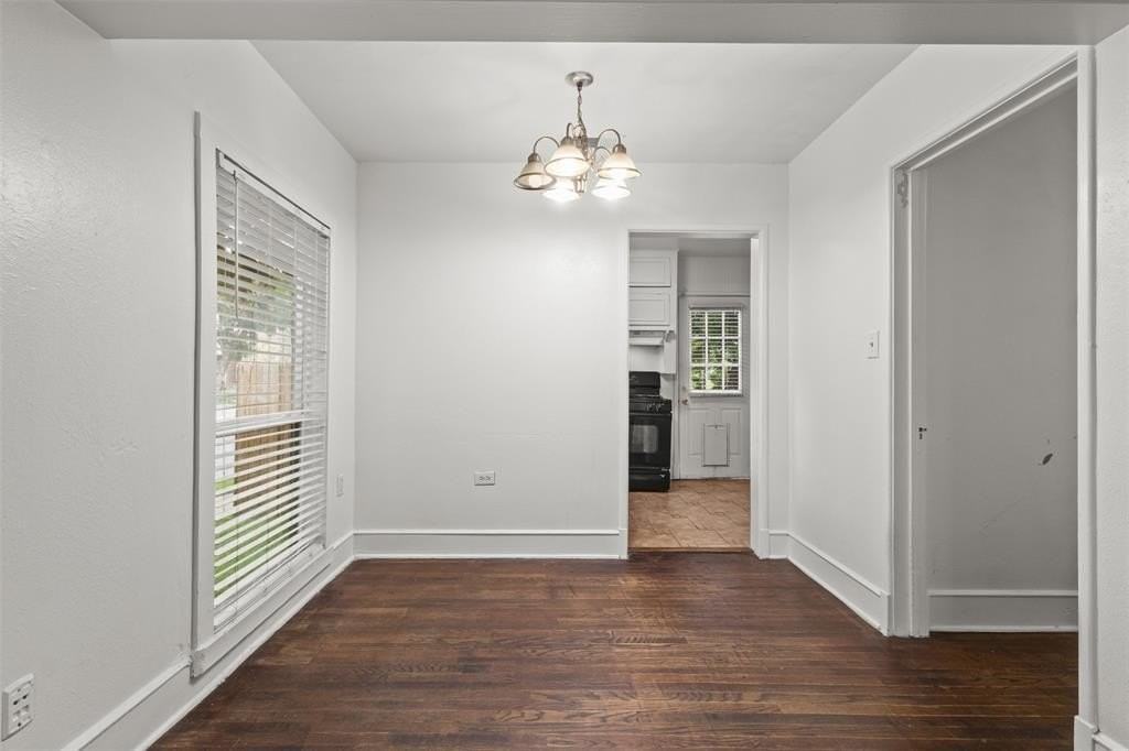 301 Maple St - Photo 5 of 18