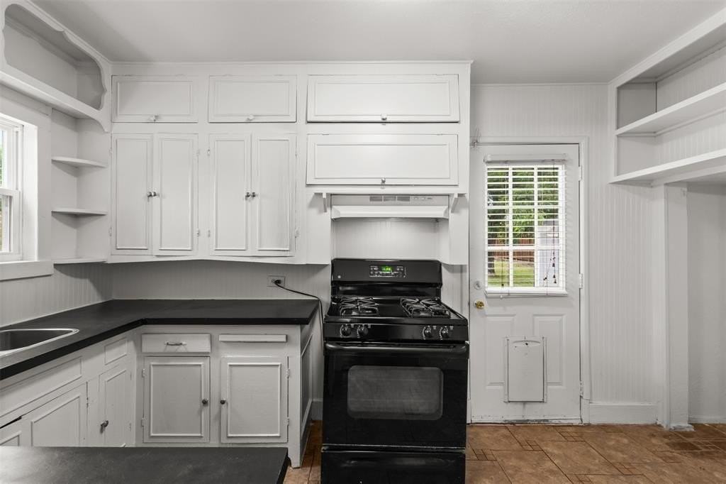 301 Maple St - Photo 7 of 18