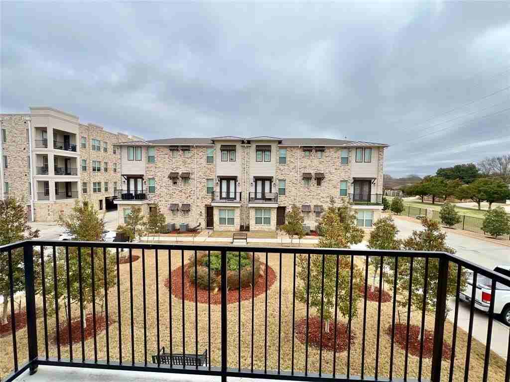 714 N Plano Rd - Photo 2 of 28