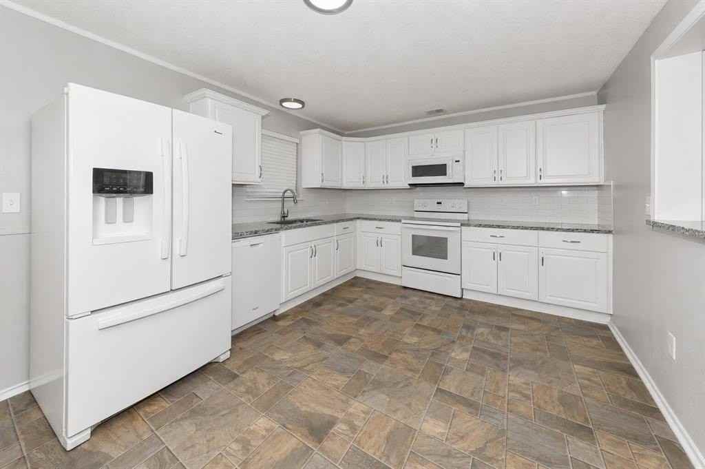 836 Hollow Creek Rd - Photo 7 of 29