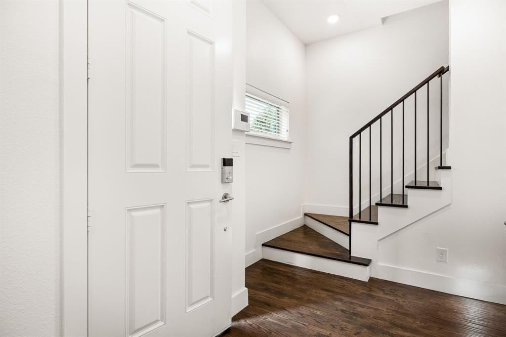 4222 Roseland Ave #102 - Photo 4 of 26