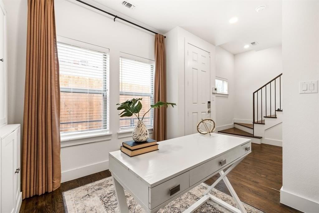 4222 Roseland Ave #102 - Photo 5 of 26
