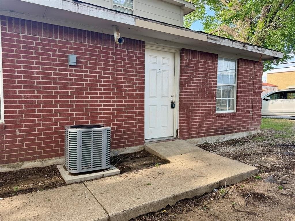 218 N 6th St - Photo 2 of 12