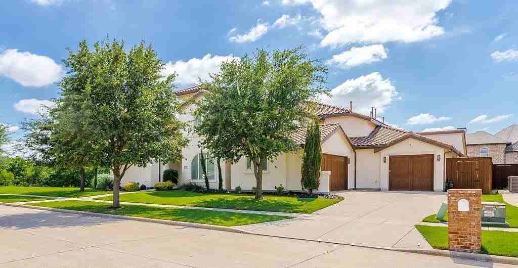 10027 Hillsdale Ln - Photo 2 of 40