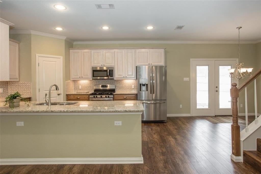 2705 College Ave - Photo 4 of 10