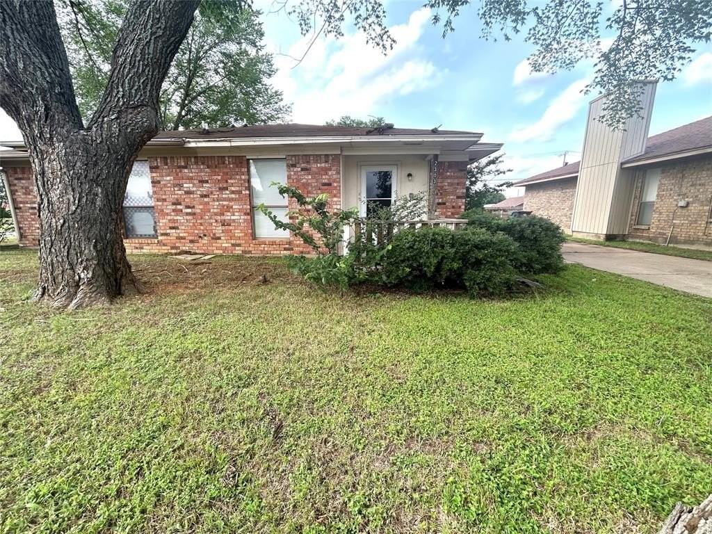 2303 Lido Ln - Photo 2 of 21