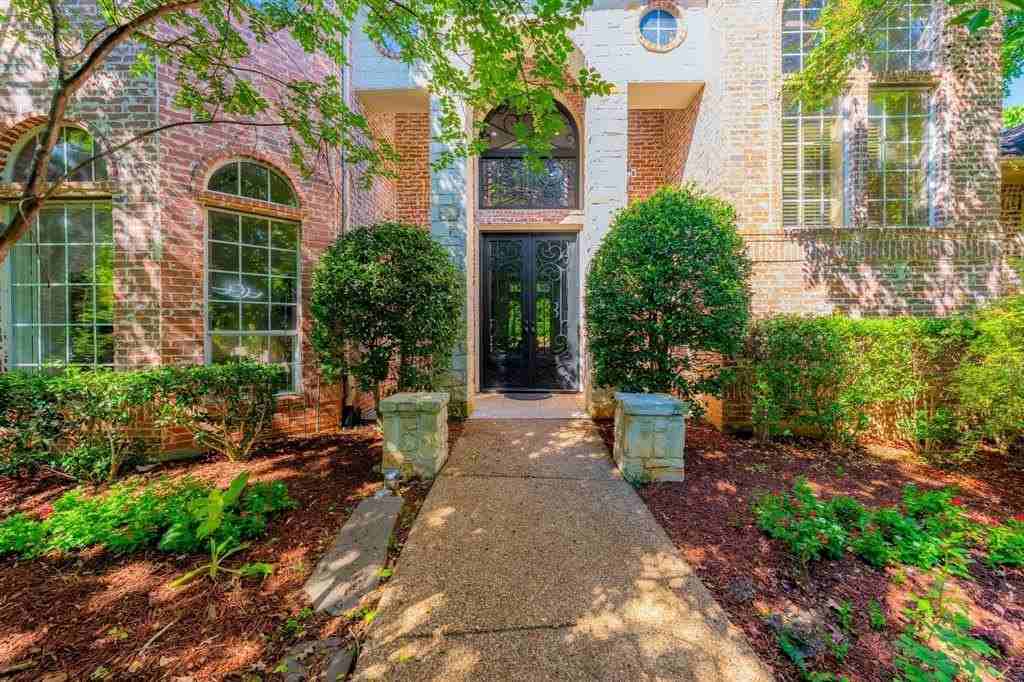 3205 High Point Dr - Photo 3 of 40