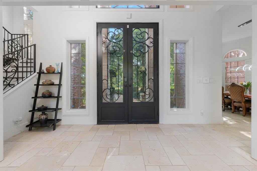 3205 High Point Dr - Photo 4 of 40