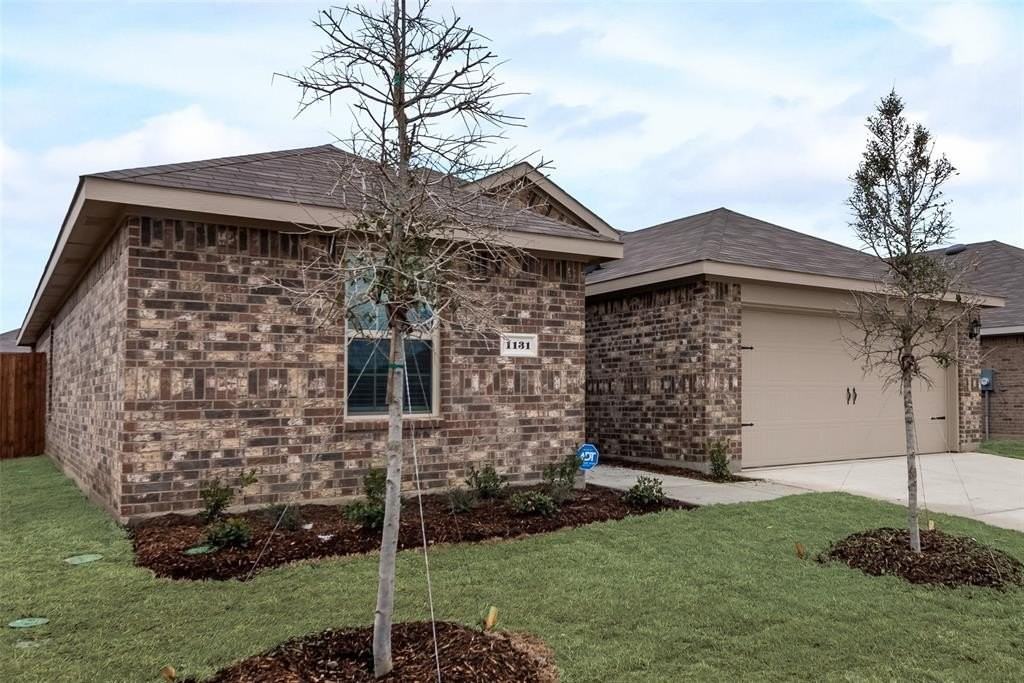 1131 Elijah Way - Photo 3 of 18