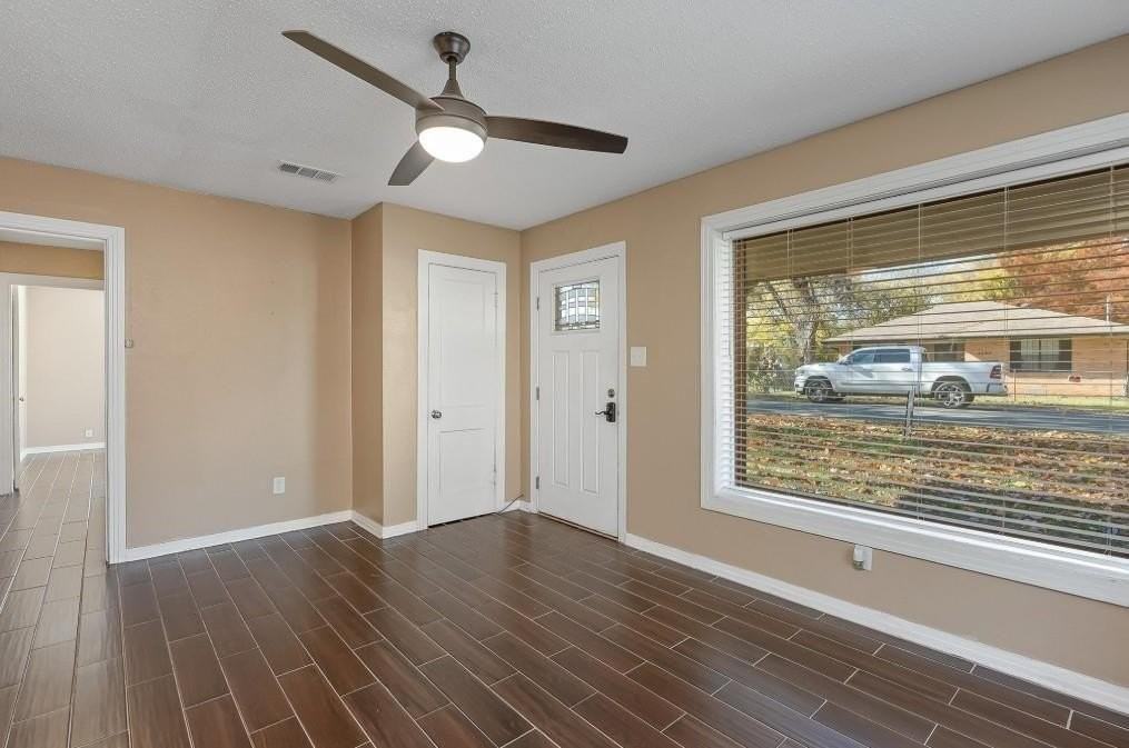 1120 Margaret St - Photo 6 of 17