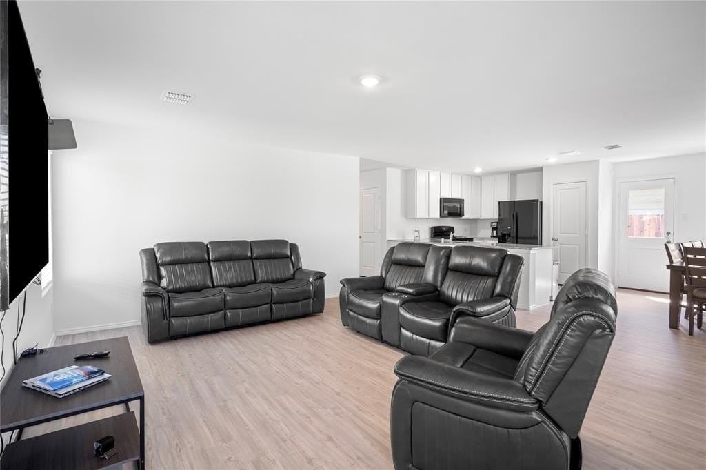 1907 Wild Orchard Ln - Photo 2 of 17