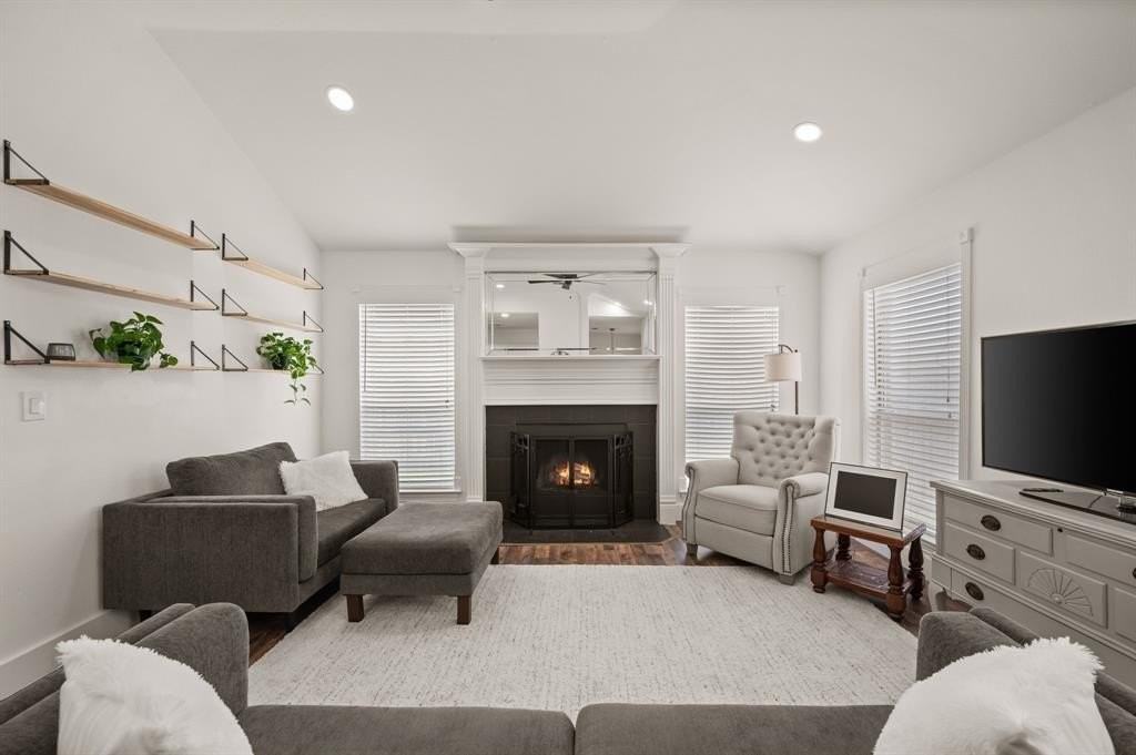 1919 Maplewood Trl - Photo 6 of 39