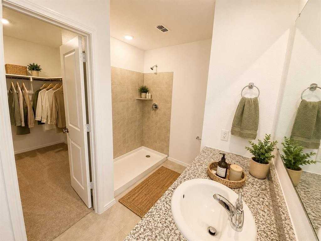 1569 Forge Pond Ln - Photo 5 of 8