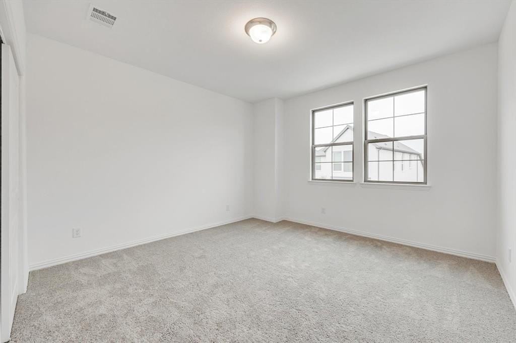 218 Woodson St - Photo 7 of 10