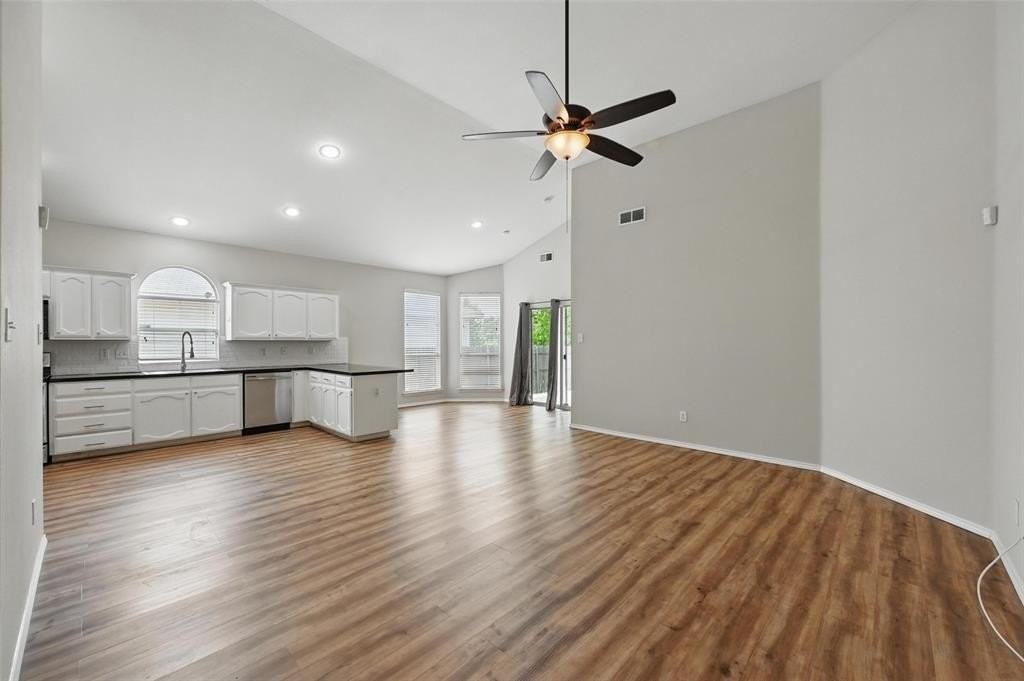 7464 Maroon Dr - Photo 3 of 18
