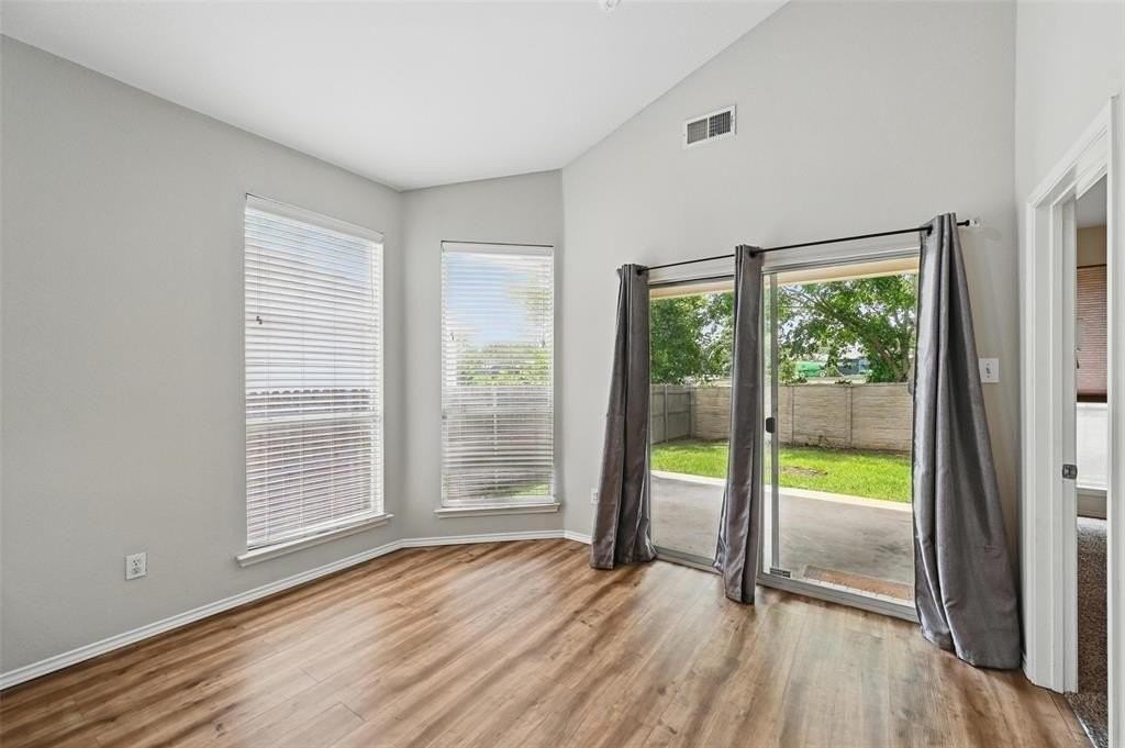 7464 Maroon Dr - Photo 4 of 18