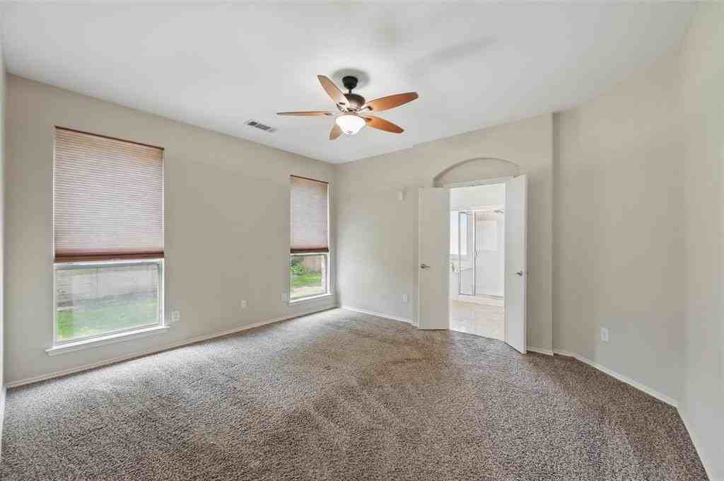 7464 Maroon Dr - Photo 6 of 18