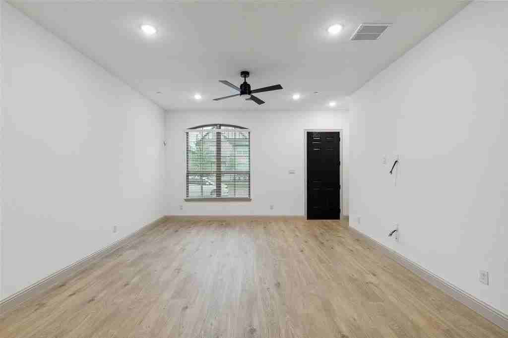 7043 Granbury Ln - Photo 6 of 24