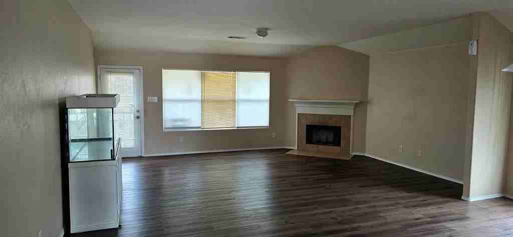 104 Idlewheat Ln - Photo 4 of 9