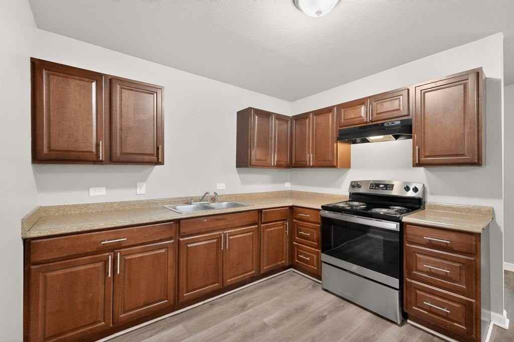 2508 Skylark Dr - Photo 5 of 40