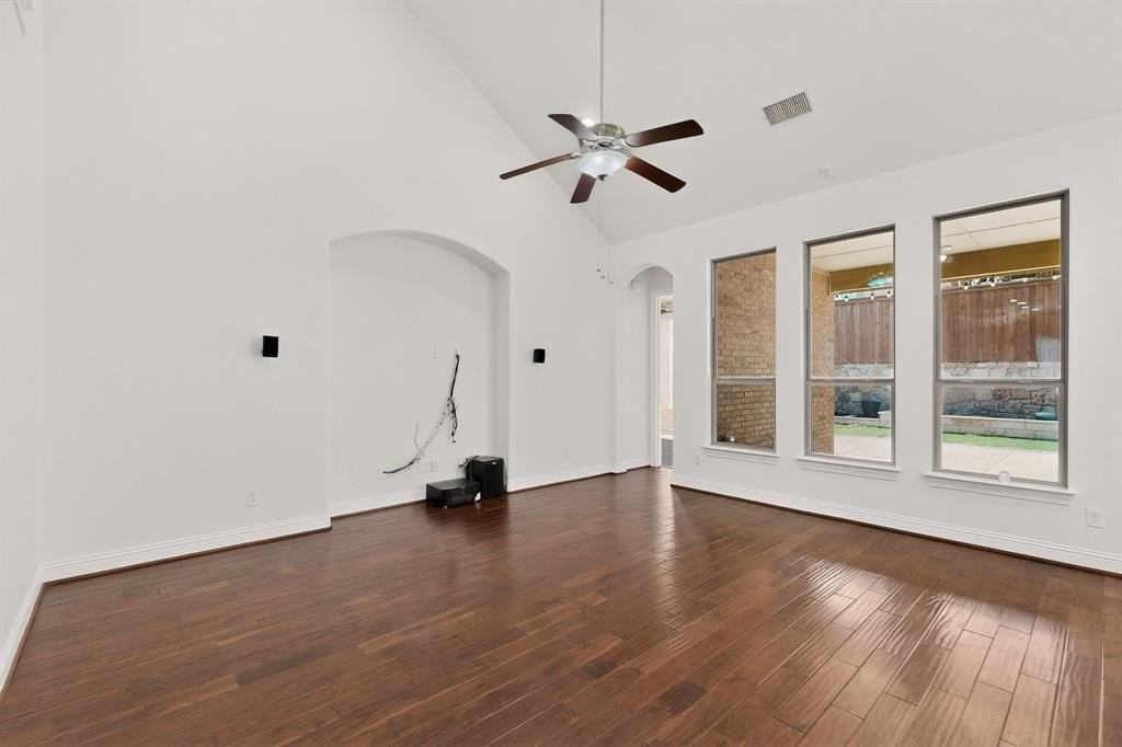 6819 Saint Francis Ct - Photo 4 of 37