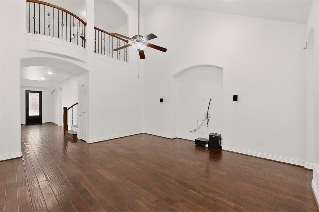 6819 Saint Francis Ct - Photo 6 of 37