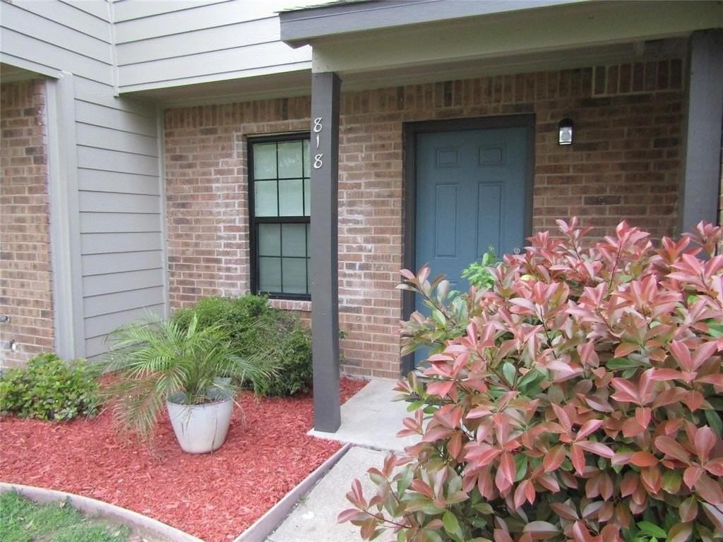 818 W Collins St - Photo 2 of 19