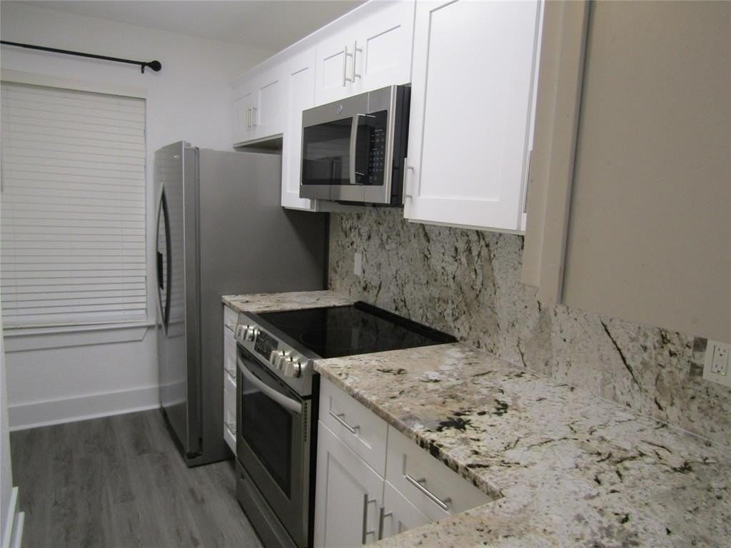 818 W Collins St - Photo 3 of 19