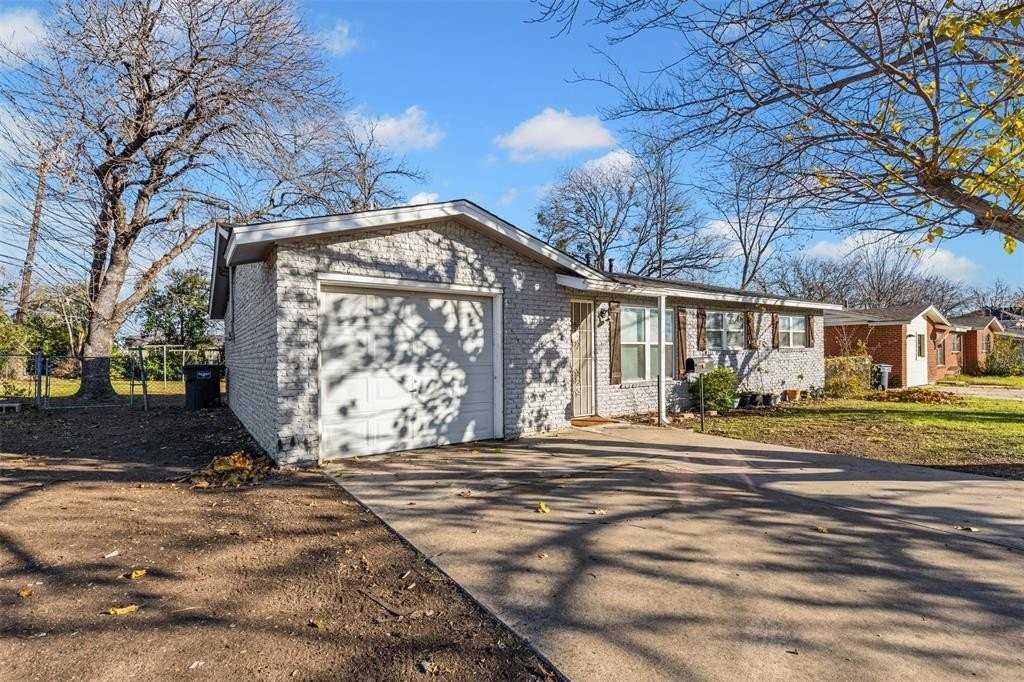 1001 Altamont Dr - Photo 2 of 33