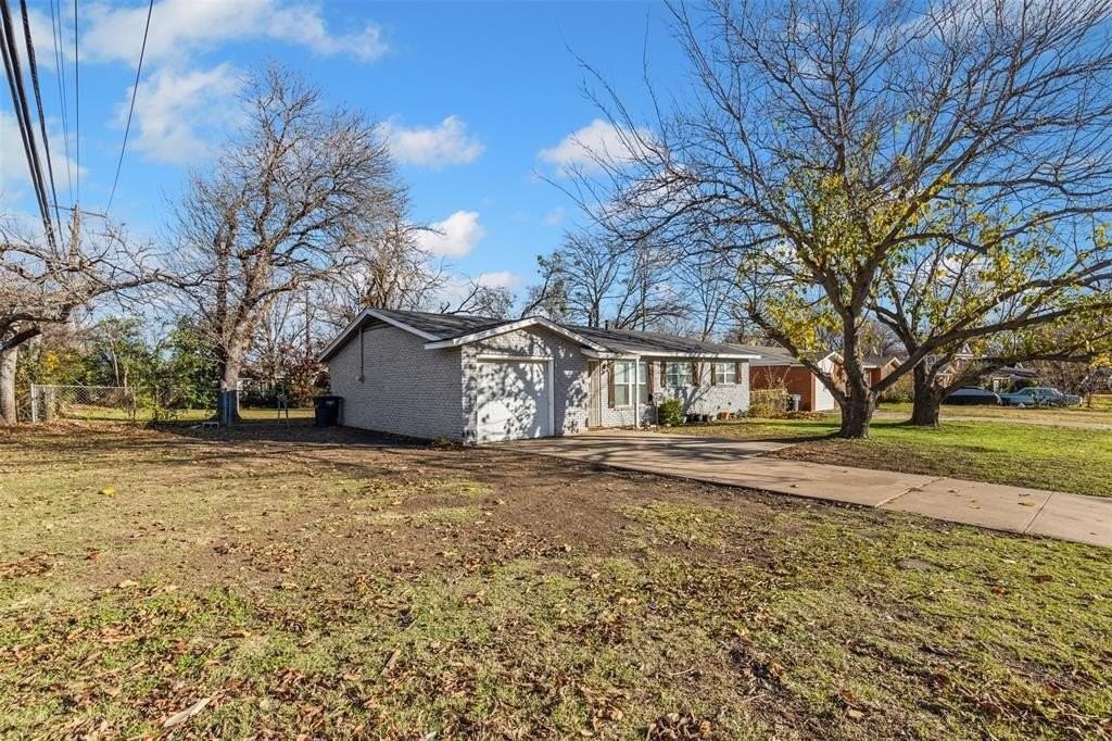 1001 Altamont Dr - Photo 3 of 33