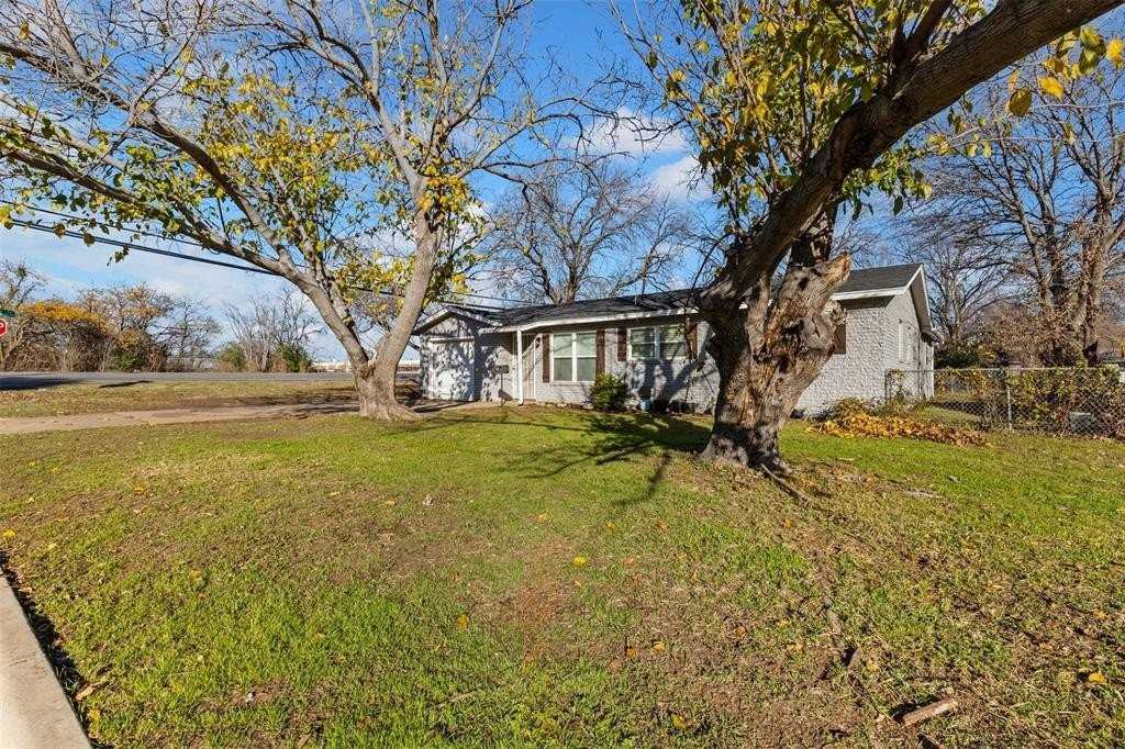 1001 Altamont Dr - Photo 4 of 33