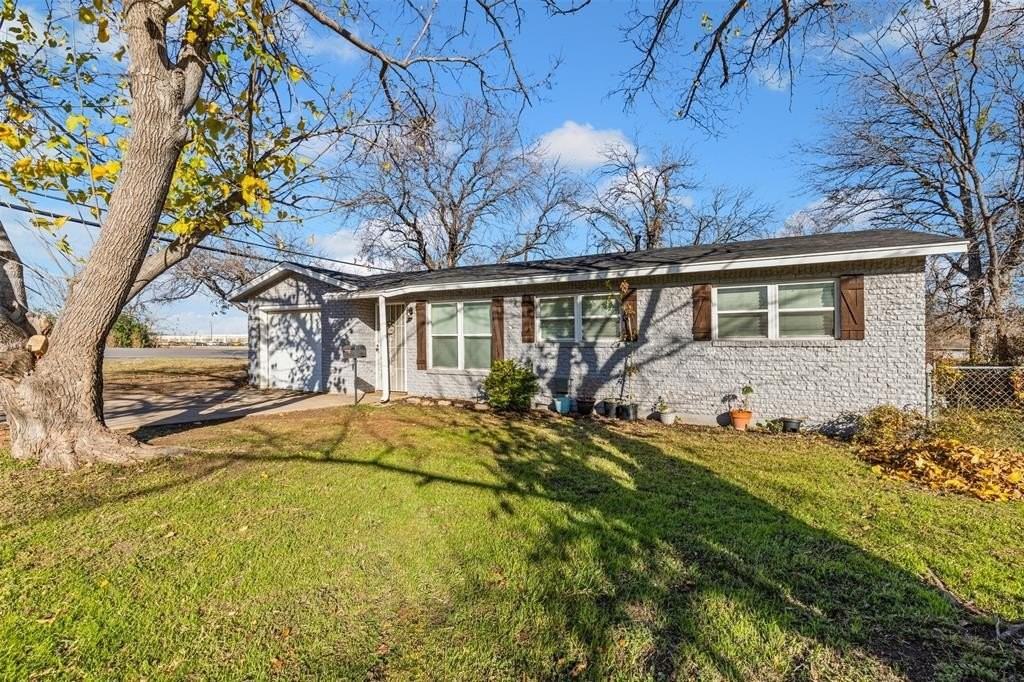 1001 Altamont Dr - Photo 5 of 33